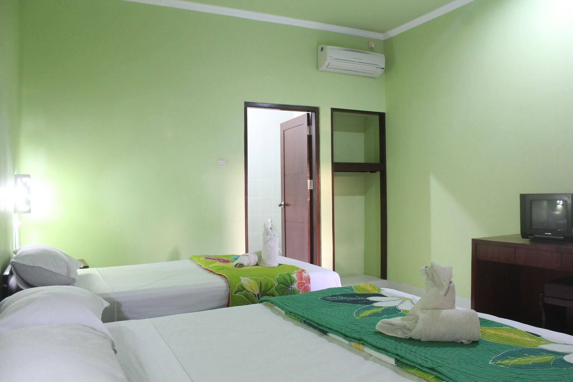 Berlian Inn Kuta  Exterior photo